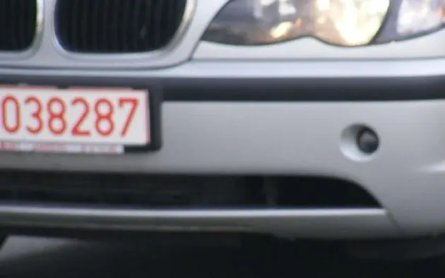 Cu numerele roşii expirate, pe o stradă din Zărneşti