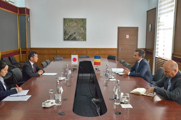 Ambasadorul din „Ţara soarelui răsare”, în vizită la Braşov. Excelenţa Sa Hiroshi Ueda: „Braşovul este cel mai cunoscut oraş românesc din Japonia”