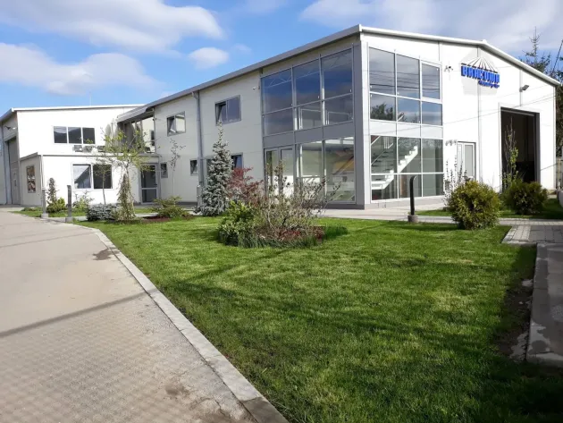 O firmă din Râşnov fabrică un produs unic pe piaţa construcţiilor va amenaja un cartier social din containere la Ghimbav 