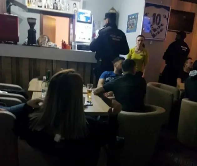 Iar razie la uşa barurilor