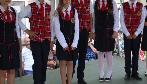 „Dacă sunt mândri de şcoală, vor fi mândri şi de uniformă”