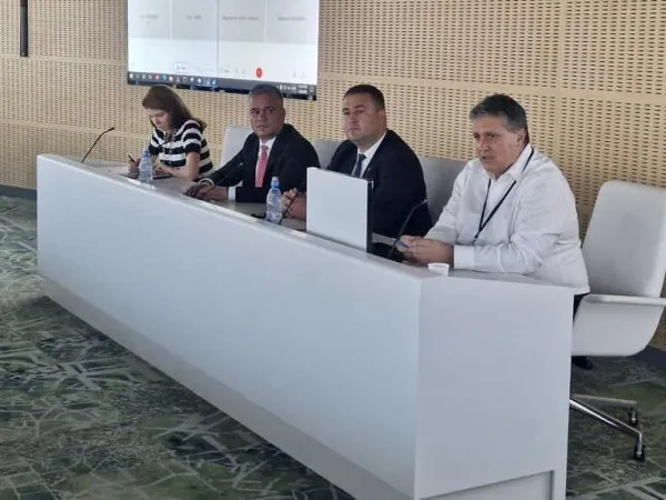 Echipamentele pentru turnul virtual al Aeroportului Internațional Brașov, în teste la fabrica din Suedia