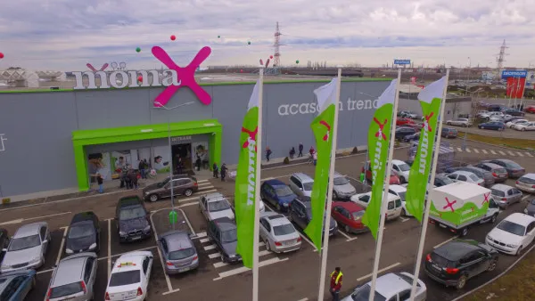 Nu vin suedezi de la IKEA, vin austriecii de la Mömax
