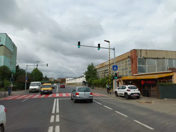 Primăria Braşov a anunţat că a încheiat prima etapă a programului de semaforizare a trecerilor de pietoni