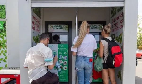 „Schimbă PET-ul cu biletul”, 600 de participanţi la Braşov