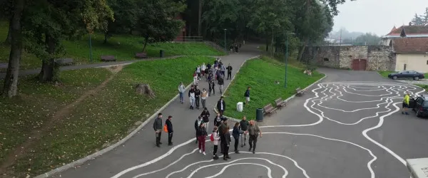 Tâmpa, curăţată din nou, după turiştii prea puţin „prietenoşi cu natura”