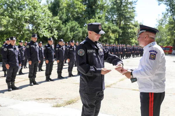La mulţi ani, pompierilor, eroi discreţi ai zilelor noastre!