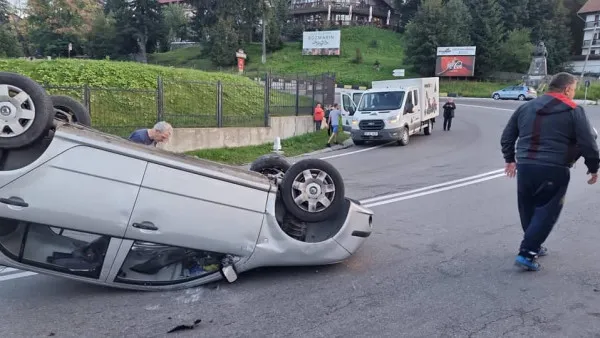 Răsturnat pe plafon, la ieşire din Predeal spre Braşov