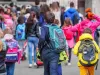 Ghiozdanul şcolar, povara de zi cu zi a elevului