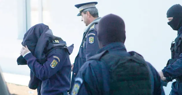 Percheziții la Ormeniş: Poliţist arestat pentru mită şi afaceri ilegale în comună