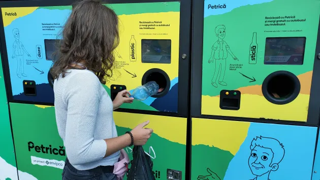 PETrică a colectat într-un an, cât alții în 10: aproape 4.000.000 de ambalaje pentru băuturi 