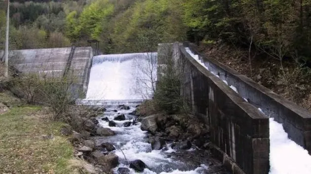 Hidroelectrica vrea să „reactiveze” o conductă ce alimentează o microhidrocentrală de pe Tărlung