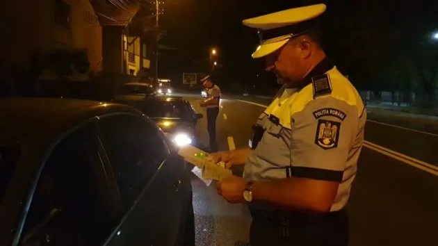 Tânără din Vrancea, cu permisul suspendat, la volan, în „creierii” nopţii