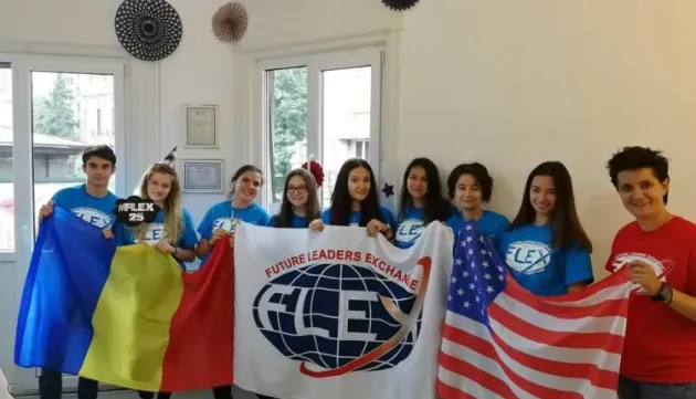 Liceenii români pot studia gratuit un an în SUA