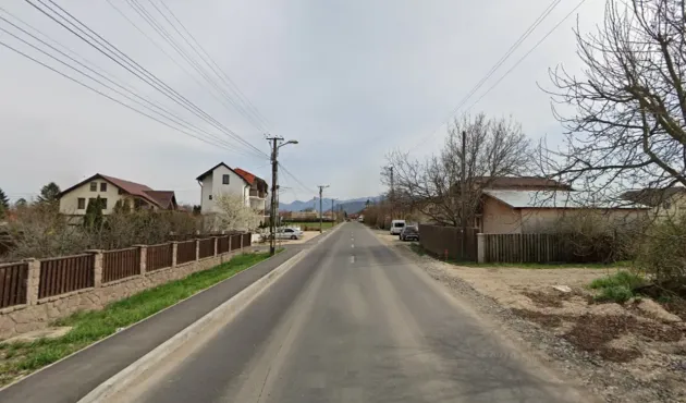 Condiţie impusă pentru extinderea unei biserici din Braşov: un arbore, la 4 locuri de parcare