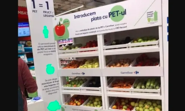 De joi, la Carrefour Braşov: Cumperi fructe şi legume cu PET-uri, doze şi sticle  
 