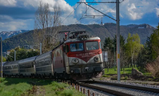 Lucrările la două loturi ale căii ferate Braşov – Sighişoara, „ajustate” cu 23 milioane de lei