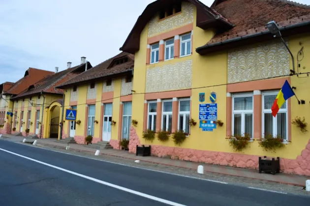 Aproape 50.000 de euro nerambursabili, pentru elevii defavorizaţi din Teliu
