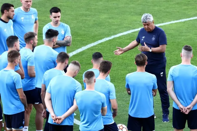 Scaunul lui Mircea Lucescu se clatină