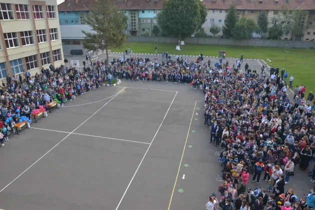 Cel „mai nou” an şcolar. Ce  îi aşteaptă pe elevi, profesori şi părinţi, până în iunie 2023