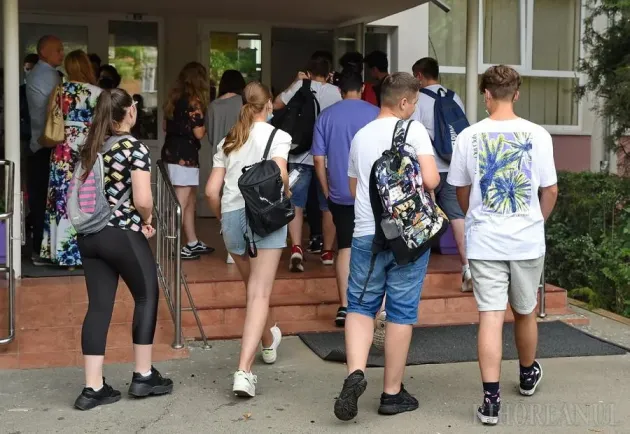 Liceenii  pot cere ajutorul financiar până pe 25 septembrie