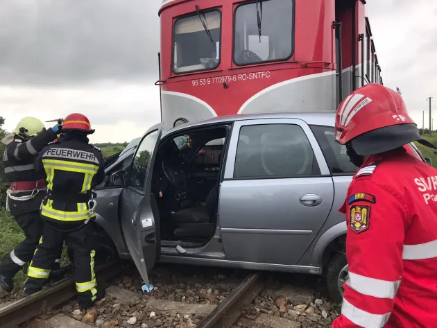 Maşină lovită de tren în Rotbav, în zona Gării