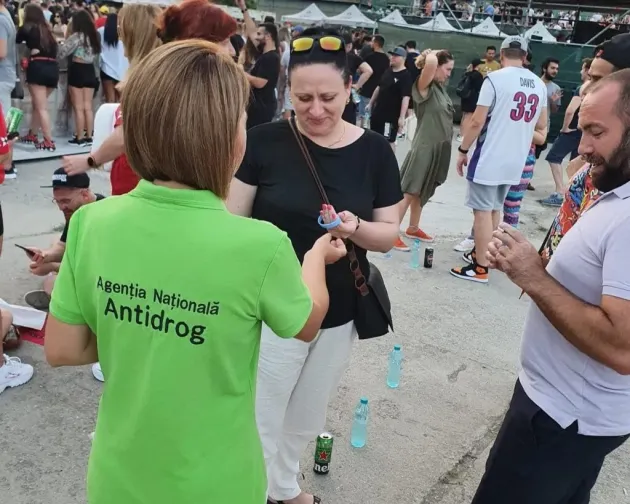 Ce vor doi deputaţi PSD: controale antidrog în şcoli şi la festivaluri