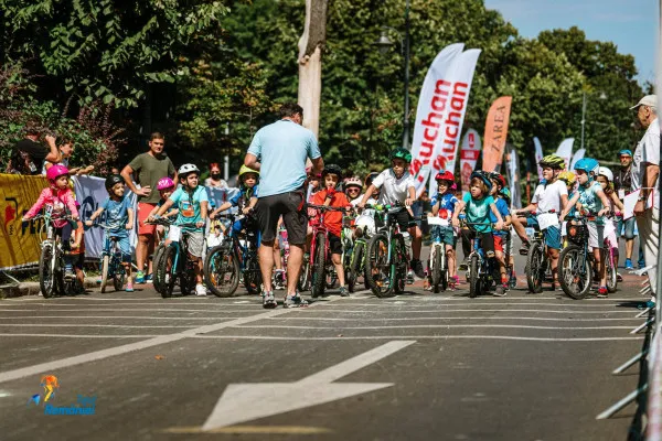 Copiii, invitaţi la curse de biciclete, la Turul României