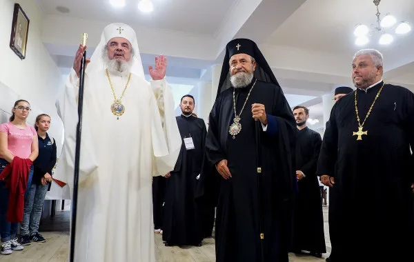 Întru mulți şi fericiți ani, Înaltpreasfinţia Voastră!
