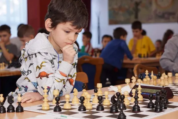 La 9 ani, e triplu campion balcanic  