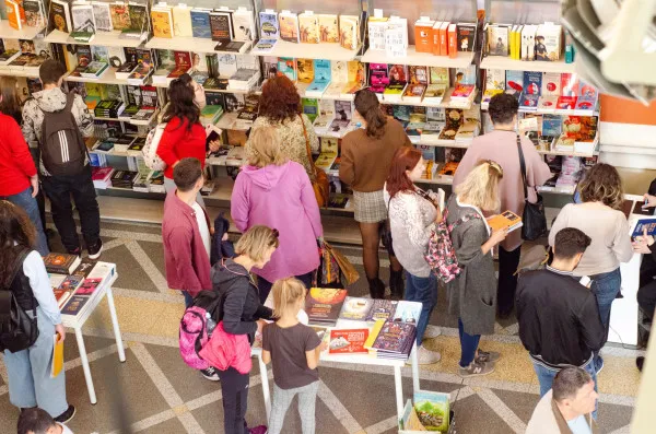 Salonul de carte Bookfest se redeschide la Braşov, după trei ani de pauză pandemică