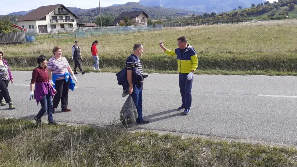 S-a făcut curăţenie generală la Râşnov. Cu sute de persoane, inclusiv primarul   
