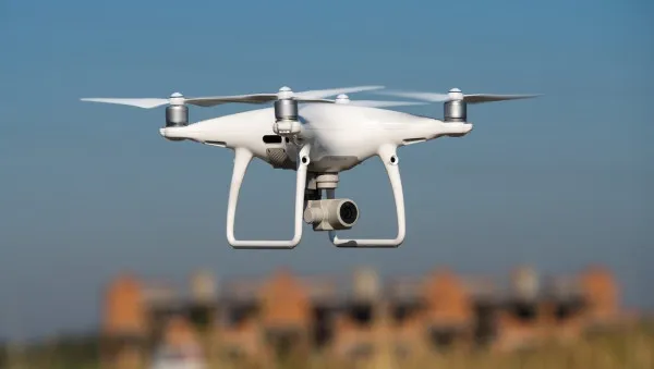 Panouri anti-drone în zona unei unităţi militare din Braşov