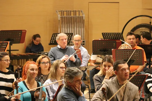 Concertul cu 8 dirijori, din 8 ţări