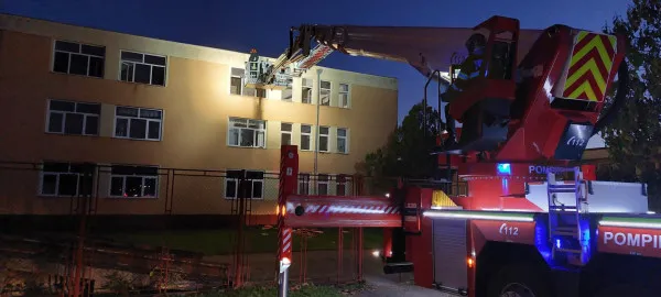 Foc în căminul de elevi