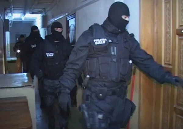 „Caracatiţă” în 25 de judeţe, inclusiv Braşovul: 106 de clienţi înşelaţi   