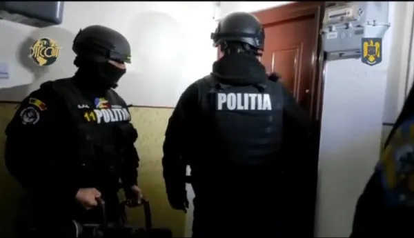 Ieri s-a dat „deşteptarea”: 150 de persoane, inclusiv din Braşov, cu Poliţia la uşă