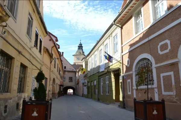 „Flămând”  prin Piaţa Enescu