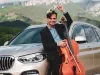Cu violoncelul mai aproape de cer