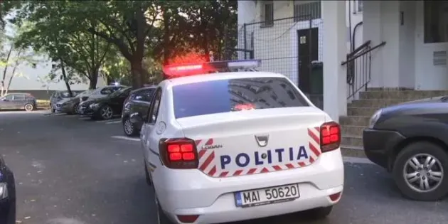 A chemat Poliţia să-i scoată iubitul din casă