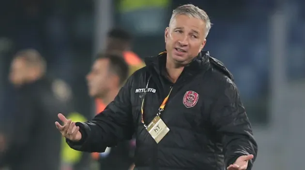 Dan Petrescu şi-a cerut scuze după ce a înjurat ca la uşa cortului un jurnalist
