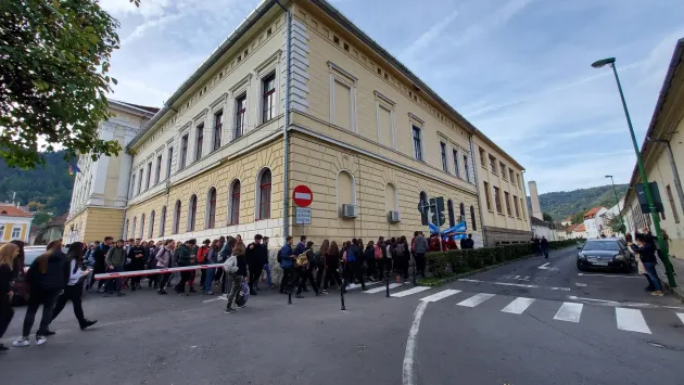 Anul școlar împărțit pe modul rămâne și va fi analizat după un an