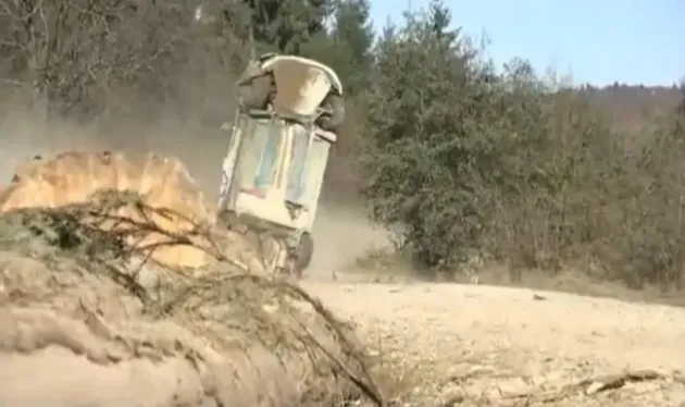 Accident spectaculos la Raliul Braşovului: dublă rostogolire în aer