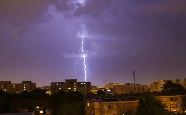 Primăria Braşov va avea protecţie nouă împotriva fulgerelor