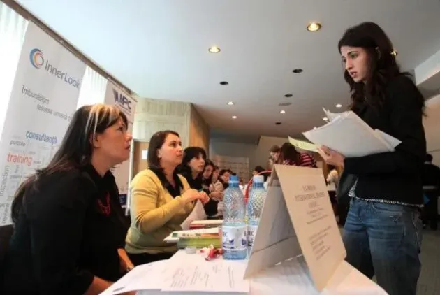 1.628 de locuri de muncă, vineri, la Bursa absolvenţilor