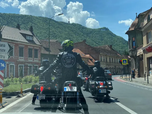 „Adevăraţii” motociclişti se prezintă Braşovului