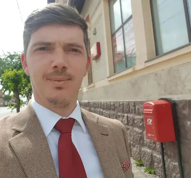 „Butonul Roşu”: Poştaşii se vor ocupa de instruirea persoanelor vulnerabile