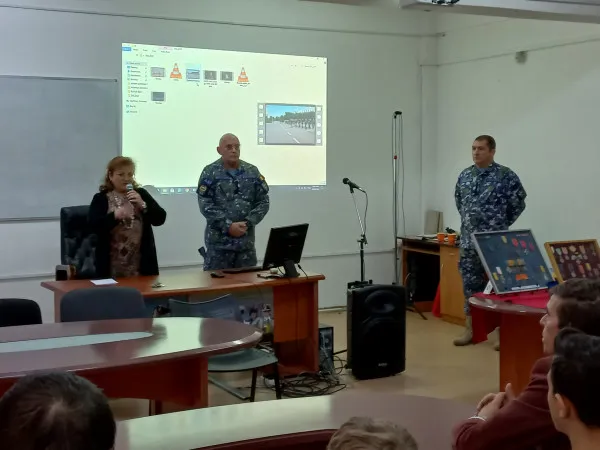 Armata, la „apel de sărbătoare”, în şcolile Braşovului