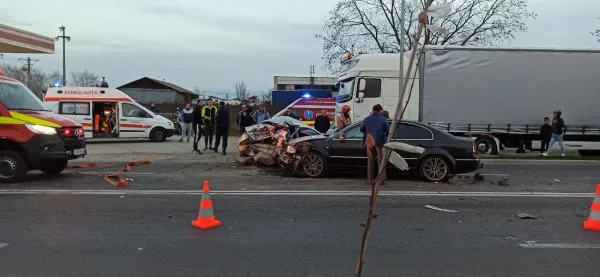 Nu a mai aşteptat SMURD-ul: Şi-a luat bebeluşul şi l-a dus, fără suflare, la spital