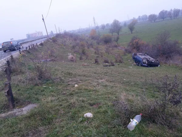 A furat-o asfaltul… Aventura unei domnişoare pe drumul proaspăt asfaltat